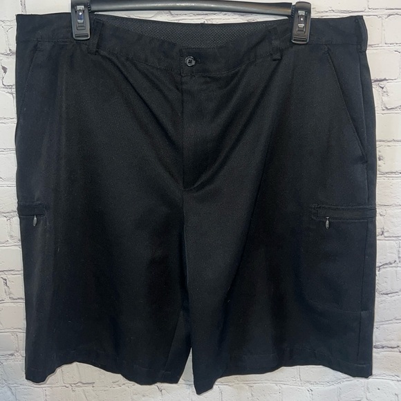 Izod Golf shorts. Size 42. Excellent like new condition. Black. Pockets. - Picture 1 of 6